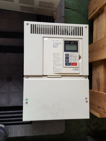 Yaskawa / Varispeed G7 Inverter CIMR-G7A4022  400V 22kW リスト0