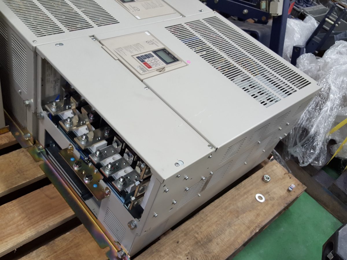 Yaskawa / Varispeed G7 Inverter CIMR-G7A4055 400V 55kW 画像1