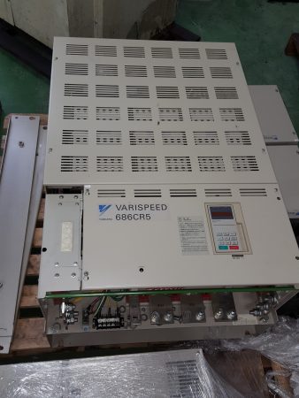 Yaskawa / Varispeed 686CR5 Inverter CIMR-CRA4200 400V 200kW リスト0