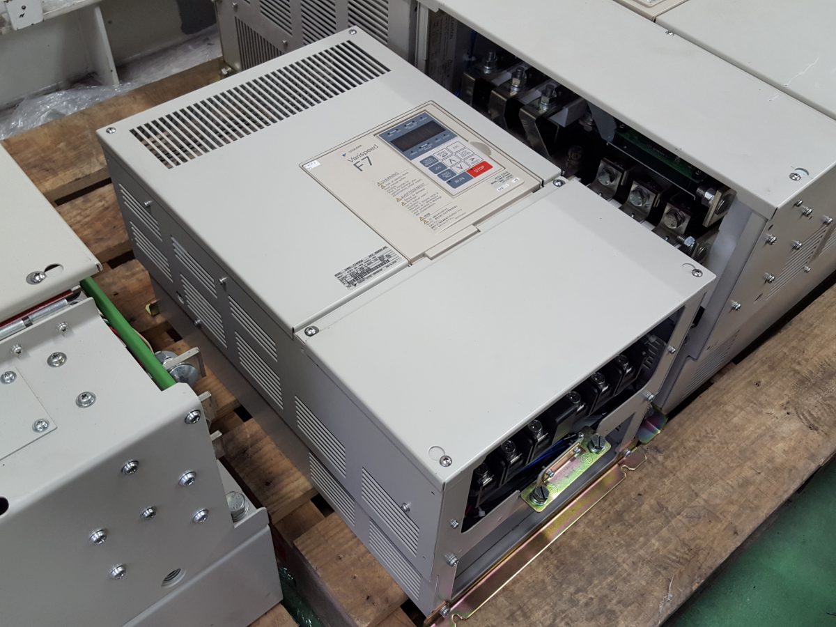 Yaskawa / Varispeed F7 Inverter CIMR-F7A4055 400V 55kW 画像1