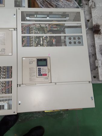 Yaskawa / Varispeed G7 Inverter CIMR-G7A4055 400V 55kW リスト0