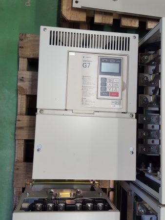 Yaskawa / Varispeed G7 Inverter CIMR-G7A4022 400V 22kW リスト0