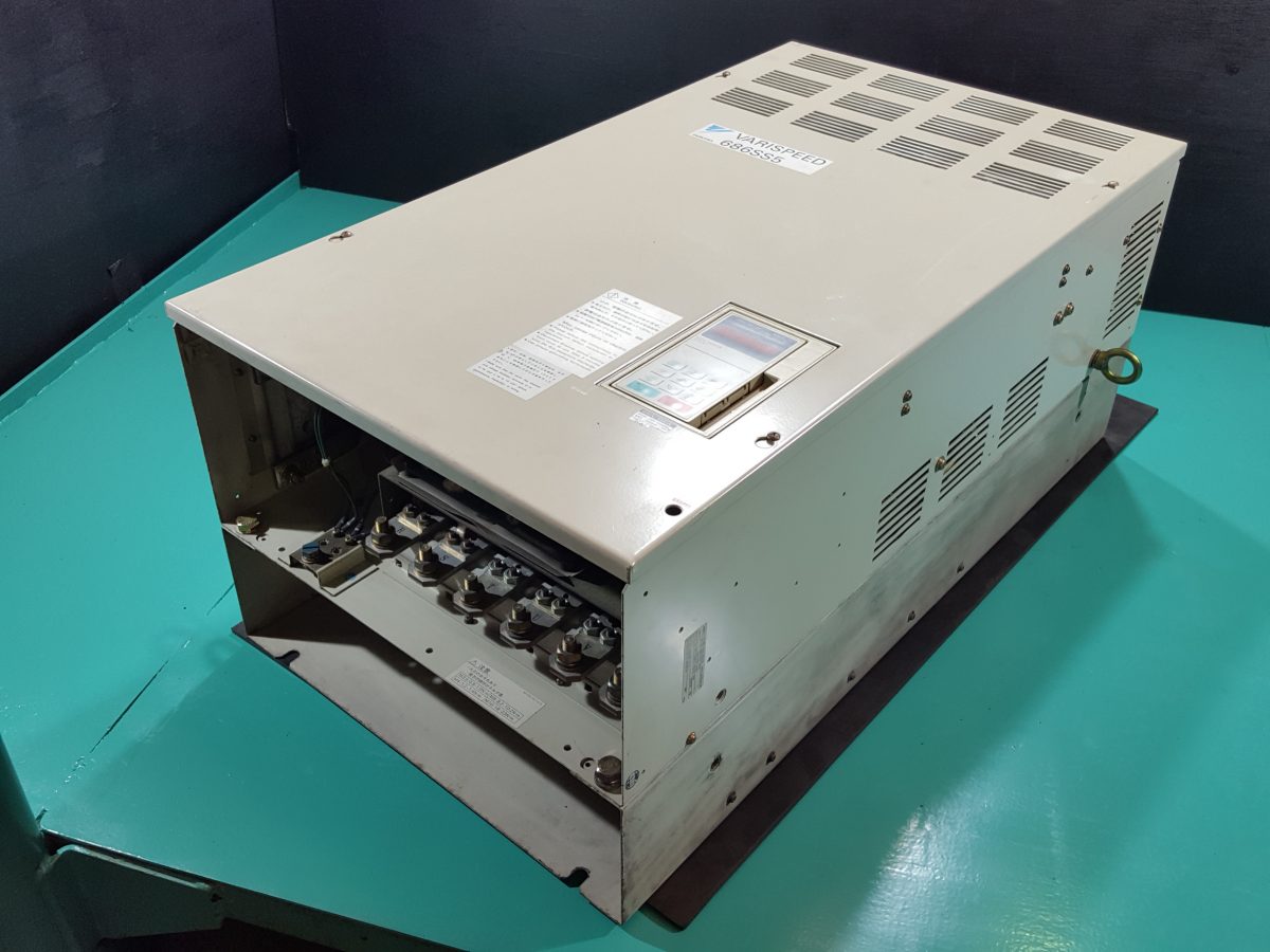 Yaskawa / Varispeed 686SS5 Inverter CIMR-SSA4055 400V 55kW 画像1