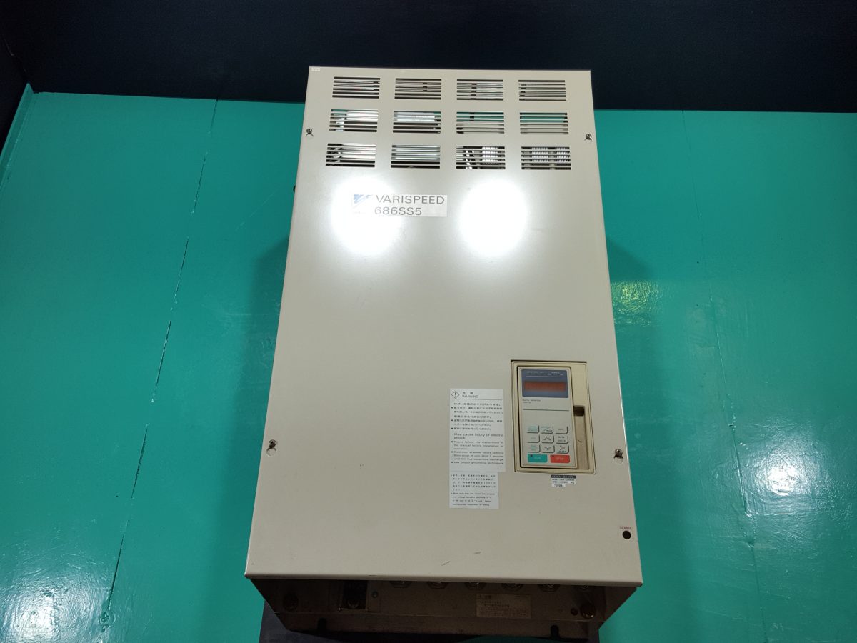 Yaskawa / Varispeed 686SS5 Inverter CIMR-SSA4055 400V 55kW 画像0