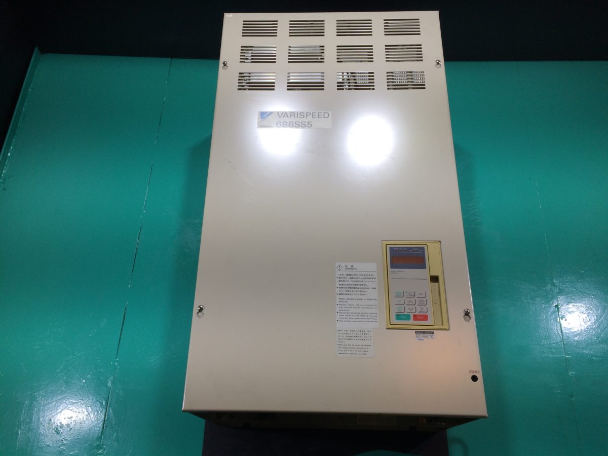 Yaskawa / Varispeed 686SS5 Inverter CIMR-SSA4055 400V 55kW 画像0