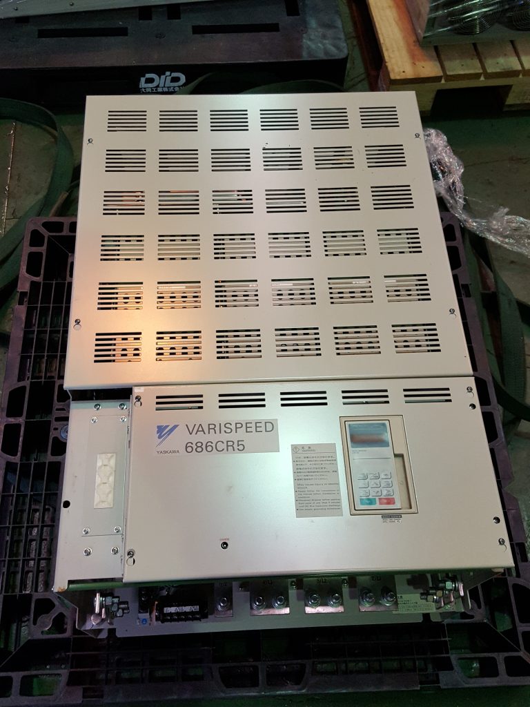 Yaskawa / VARISPPED 686CR5 Inverter CIMR-CRA4200 400V 200kW